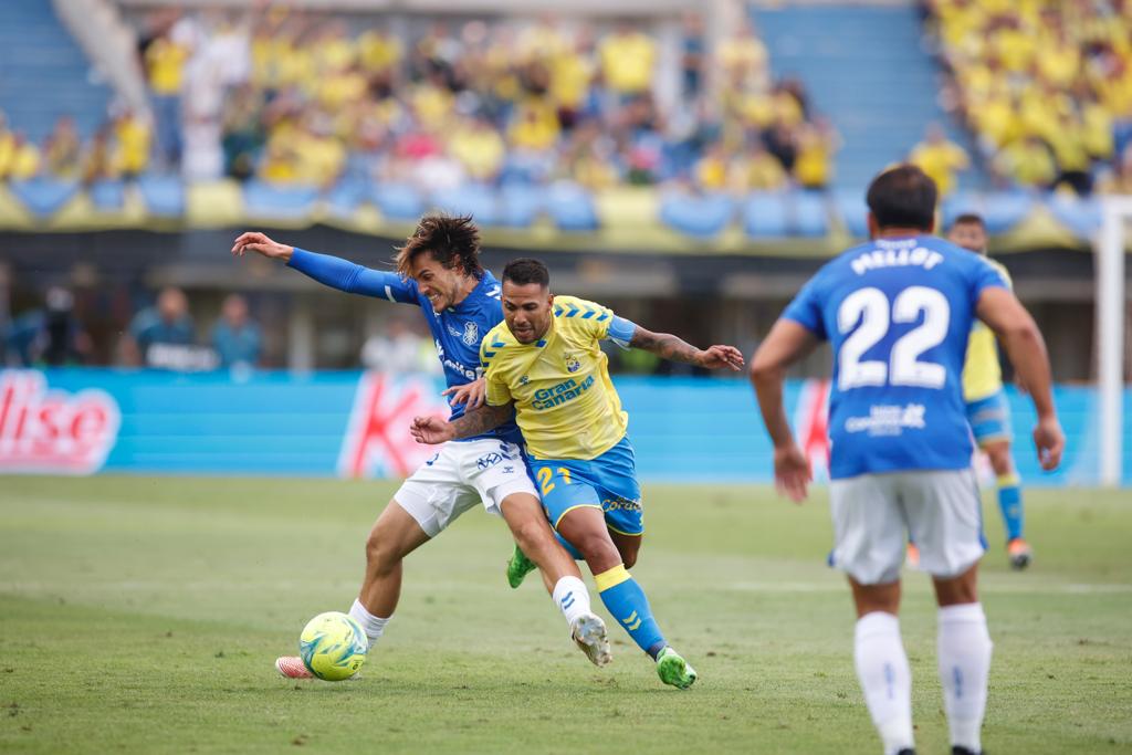 Fotos: Máxima tensión en el partido entre la UD y Tenerife