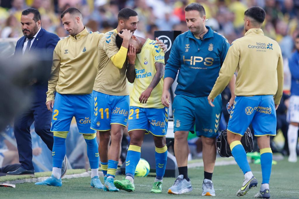 Fotos: Máxima tensión en el partido entre la UD y Tenerife
