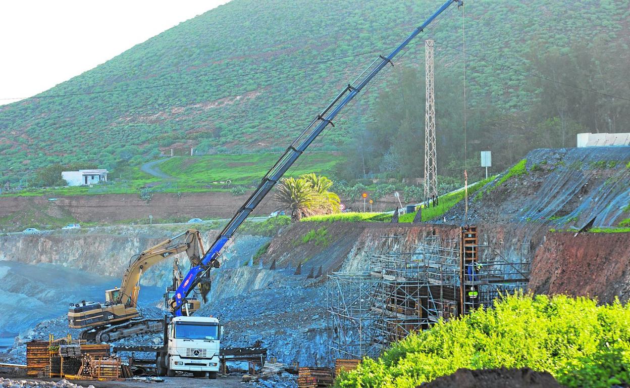 El Gobierno canario quiere que el Estado asuma la financiación de las carreteras del actual convenio que no se ejecuten. 