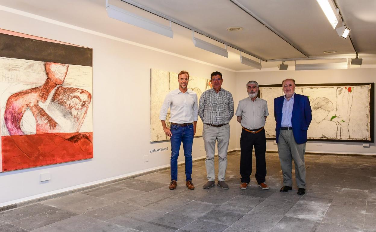 De izquierda a derecha, Ciro Gutiérrez, Manuel Lobo, Javier Cabrera y Francisco Fernández, ayer, en el Cicca, donde hoy se inaugura la muestra. 