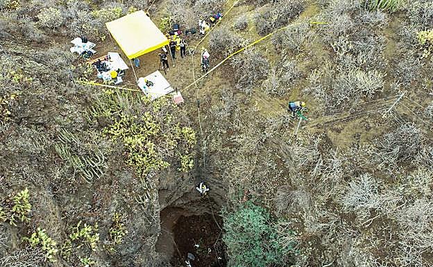 Vista área de la boca de la Sima Jinámar, un tubo volcánico localizado en Telde. 