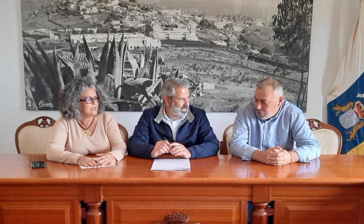 El alcalde Jaime Hernández, en el centro de la imagen. 