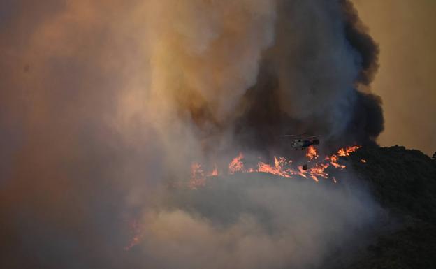 Imagen principal - El incendio de Pujerra ya ha quemado 2.000 hectáreas