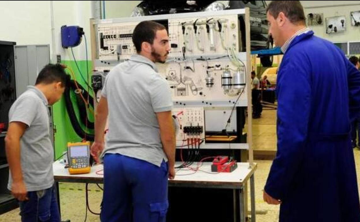 Imagen de archivo de alumnos de FP. 