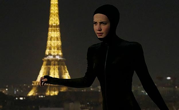 Alicia Vikander, en un fotograma de 'Irma Vep'