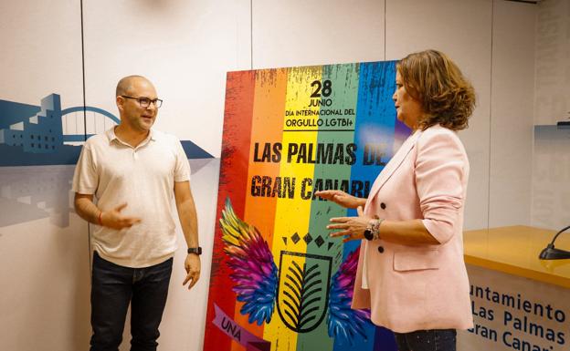 Presentación del cartel con el polémico lema que presidirá los actos del orgullo LGTBi+ en la capital grancanaria. 