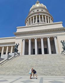Imagen secundaria 2 - Barranquera-Caballero: agarrada simbólica en el Capitolio de La Habana