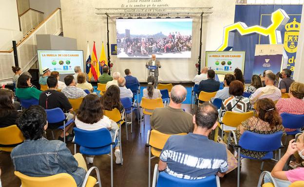 Antonio Morales, presidente del Cabildo, en la presentación de la guía didáctica sobre Risco Caído.
