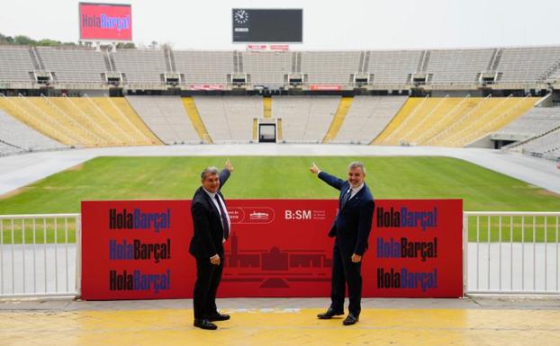 Joan Laporta, presidente del Barça, y Jaume Collboni, teniente alcalde de Barcelona, en el Estadio Olímpico.