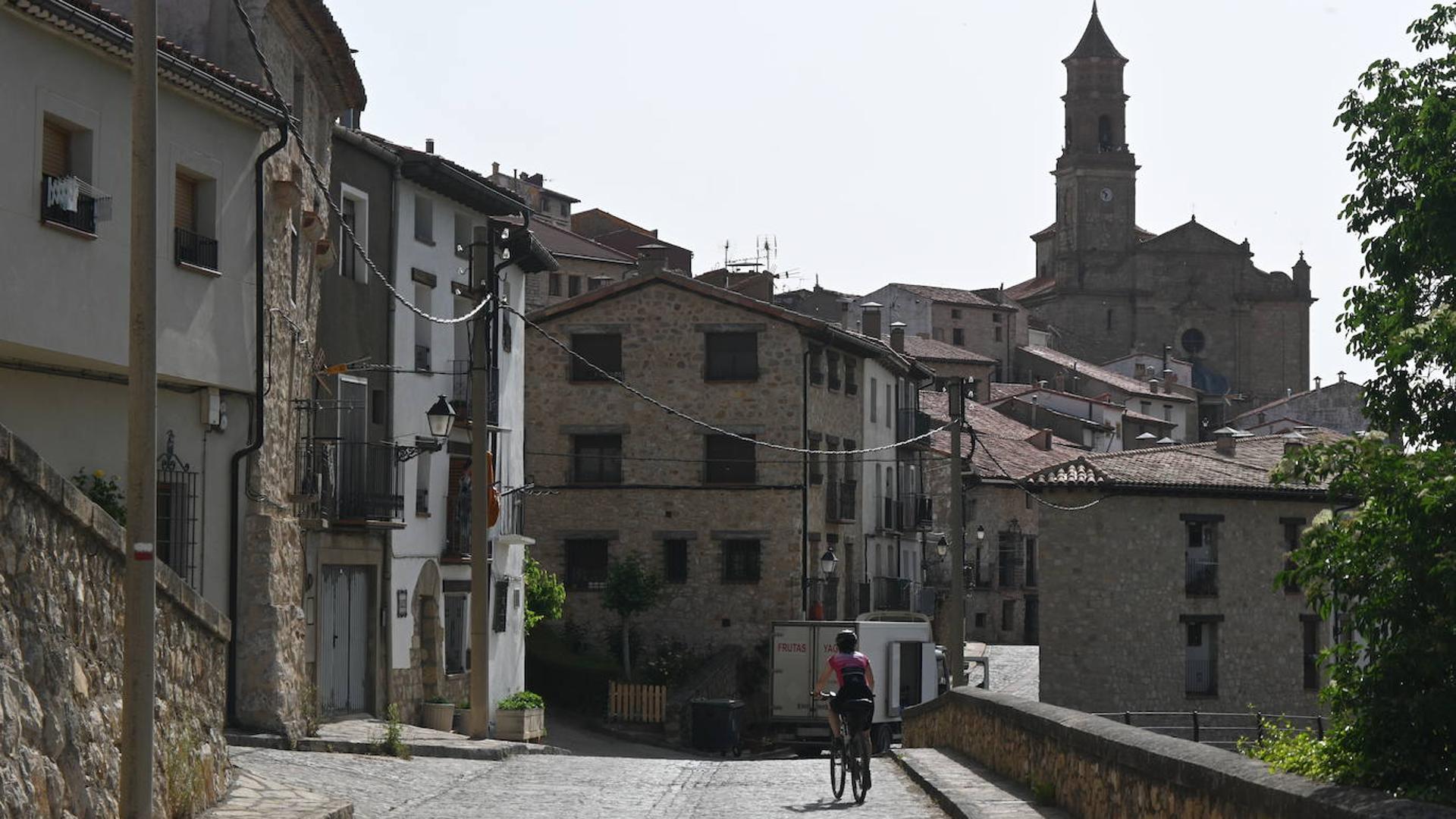 El Camino del Cid en bici: Checa - Albarracín: El reto de pedalear a 45 grados