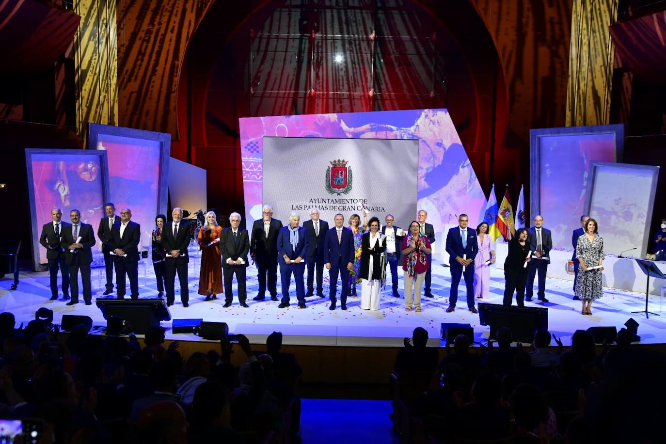Fotos: La capital grancanaria destaca la labor de 23 personalidades e instituciones en su 544 aniversario