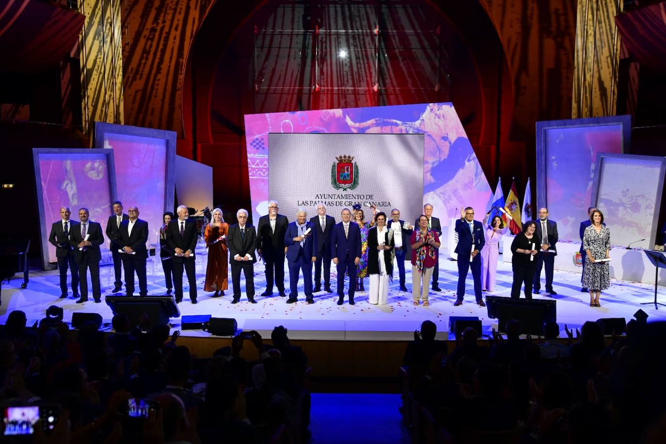 Fotos: La capital grancanaria destaca la labor de 23 personalidades e instituciones en su 544 aniversario