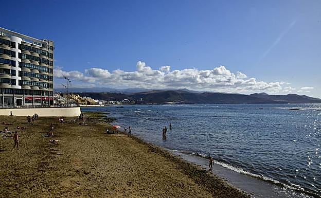 Temperaturas agradables ayer en la playa de Las Canteras. 