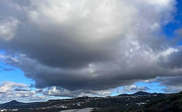 El cielo grancanario amenaza chubascos en esta imagen de archivo. 