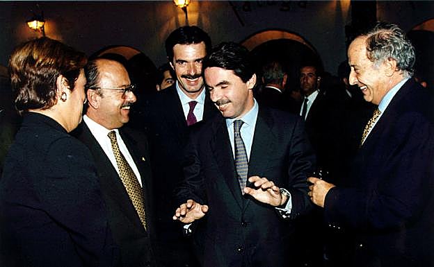 Imagen principal - Ángel Ferrera fue uno de los empresarios más reconocidos de Canarias. 