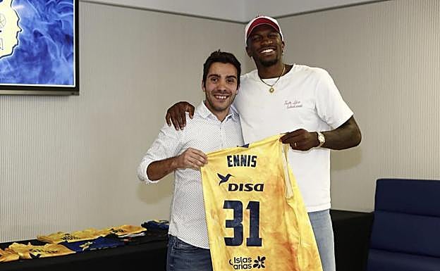 Khalifa Diop apunta definitivamente al Valencia y con Dylan Ennis no hay vuelta atrás