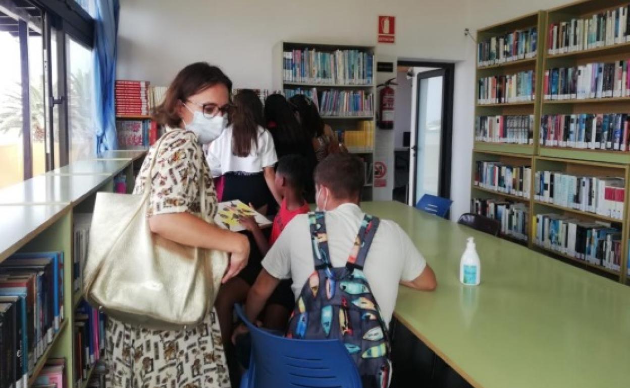 Los escolares, en una de las visitas de este curso. 