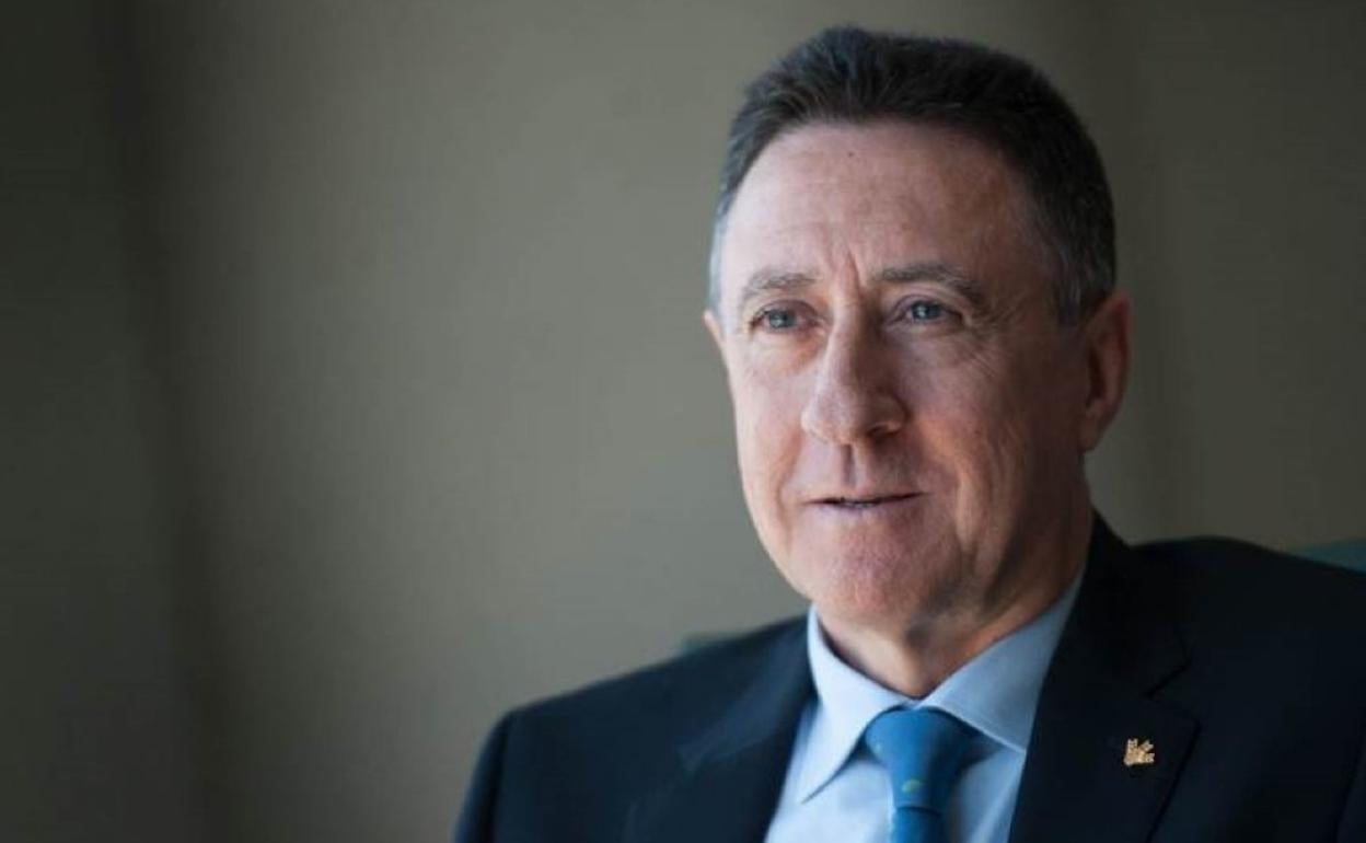 Fernando Berge detalla las apuestas sostenibles de Cajasiete. 