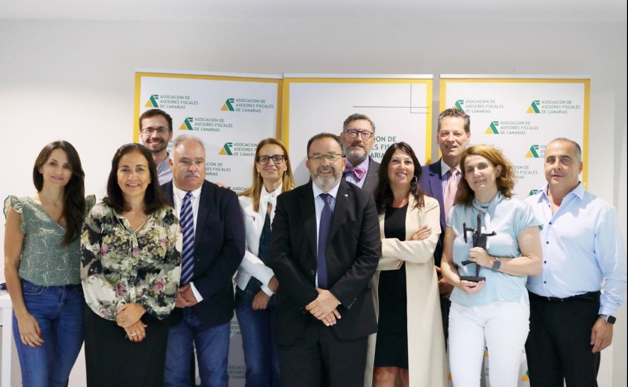 Miembros de la Junta de la AAFC. 