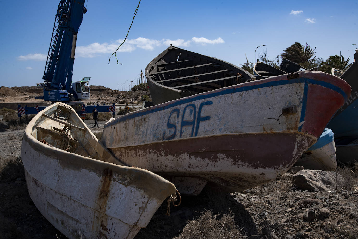 Fotos: Decenas de pateras y cayucos amontonados en Arinaga