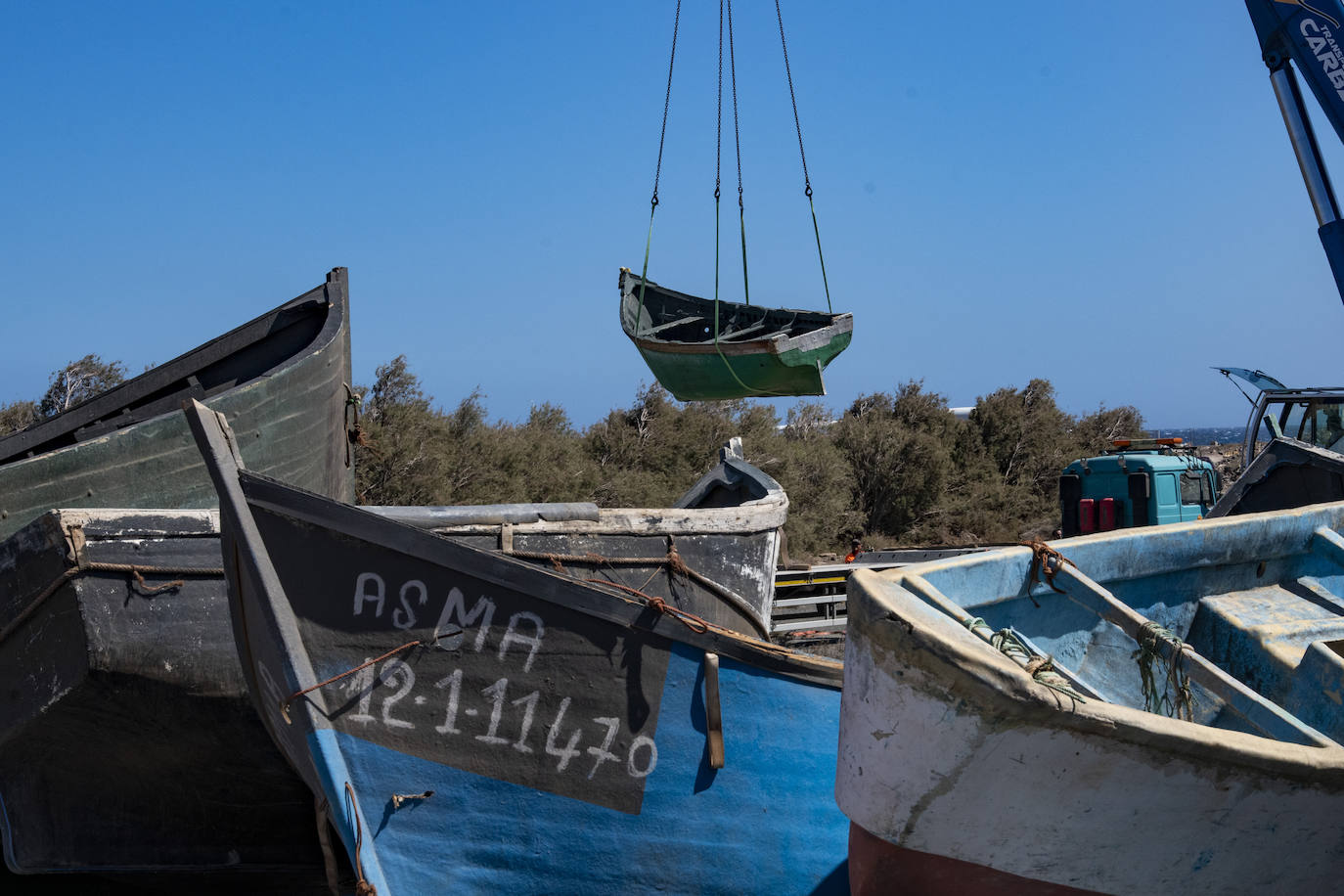 Fotos: Decenas de pateras y cayucos amontonados en Arinaga
