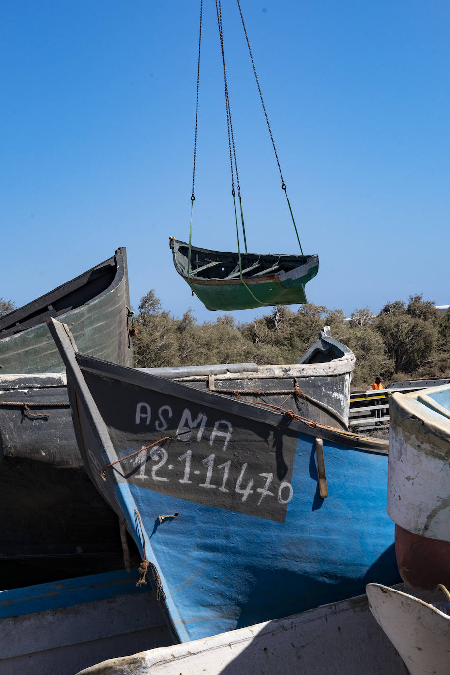 Fotos: Decenas de pateras y cayucos amontonados en Arinaga