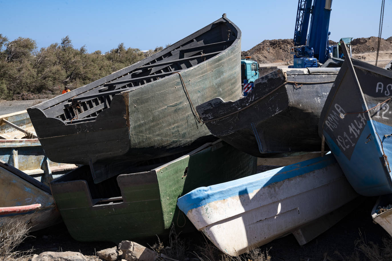 Fotos: Decenas de pateras y cayucos amontonados en Arinaga
