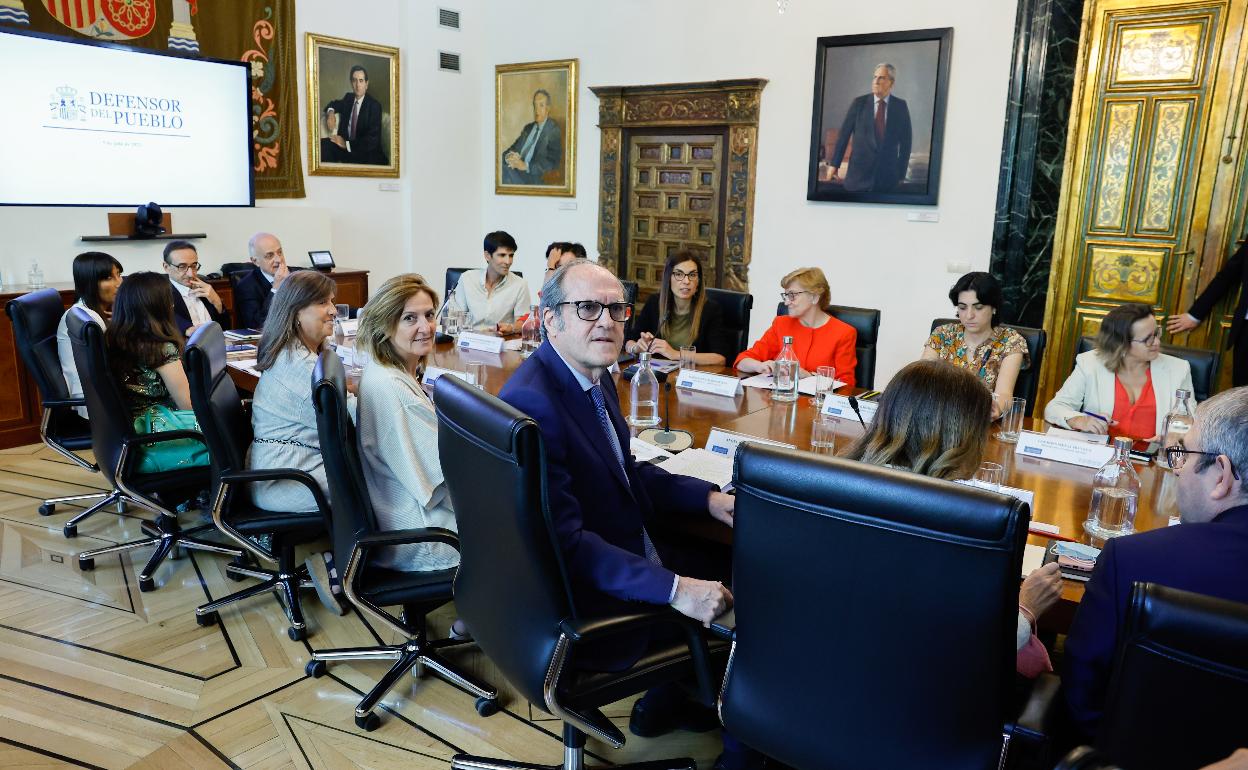 Primera reunión de Gabilondo con la Comisión Asesora del Defensor del Pueblo. 