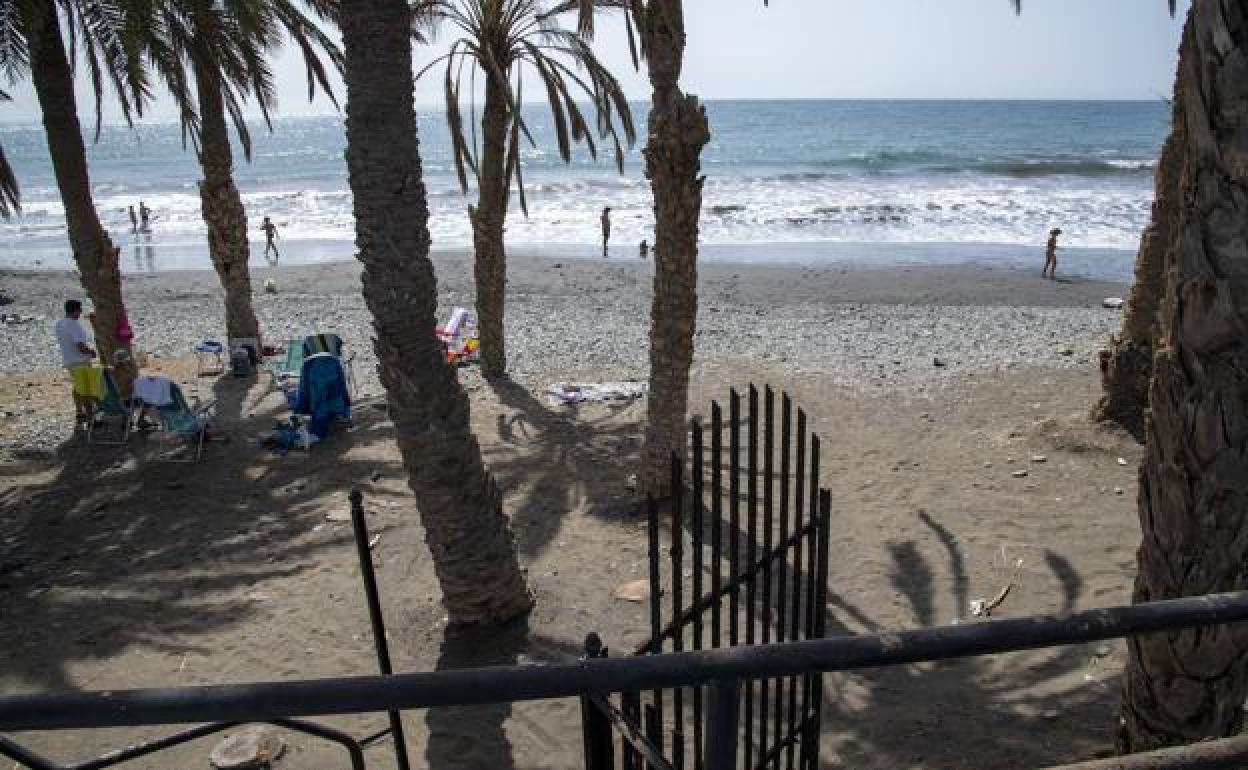 Imagen de archivo del acceso a playa del Águila, en San Bartolomé. 
