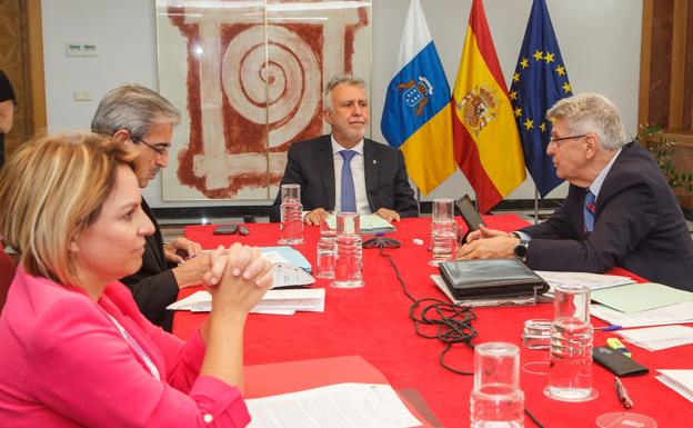 Canarias firmará en julio el traspaso de Costas