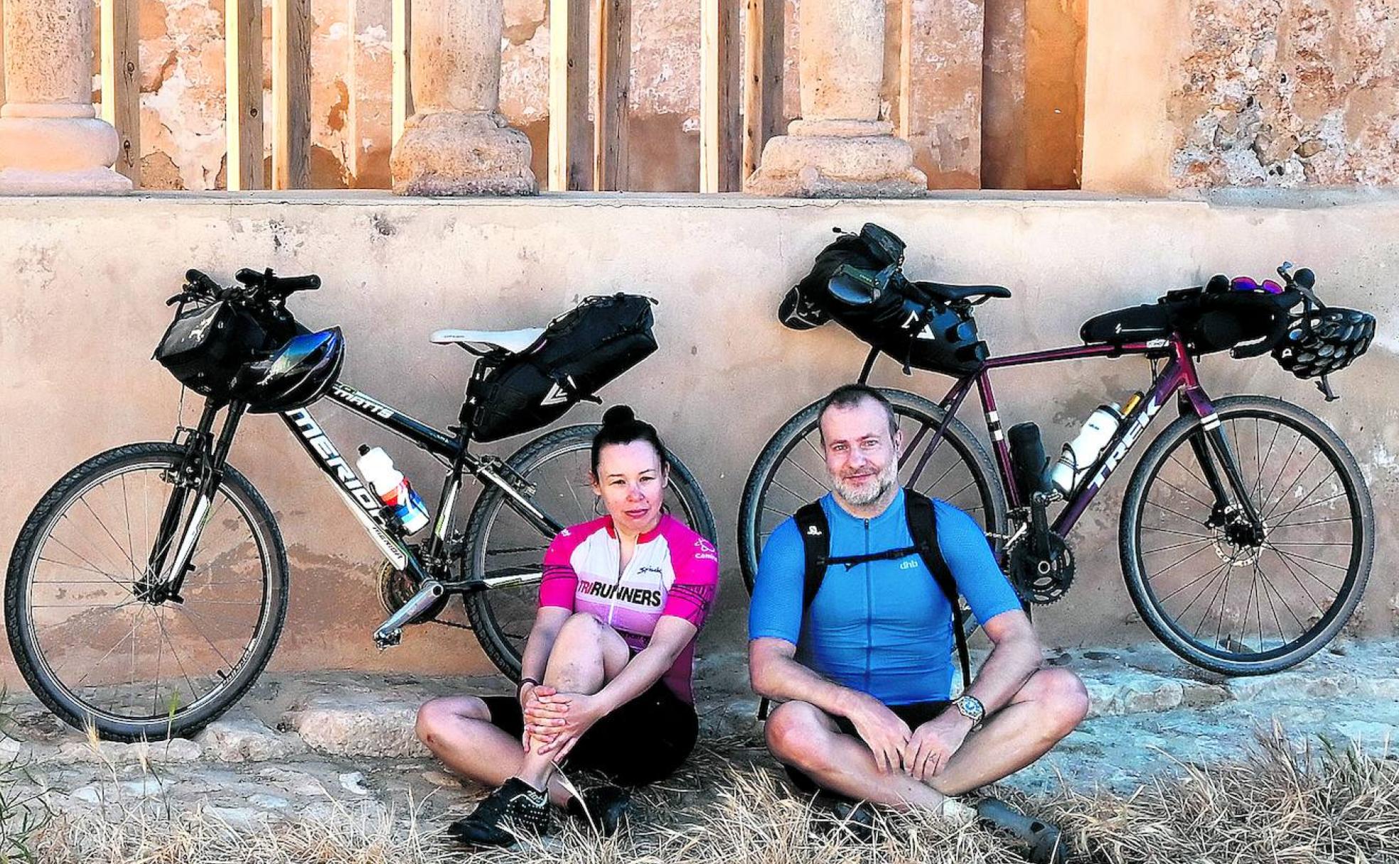 Julia Fernández y Gonzalo de las Heras completaron el Camino del Cid en bici. Y lo cuenta etapa a etapa. 