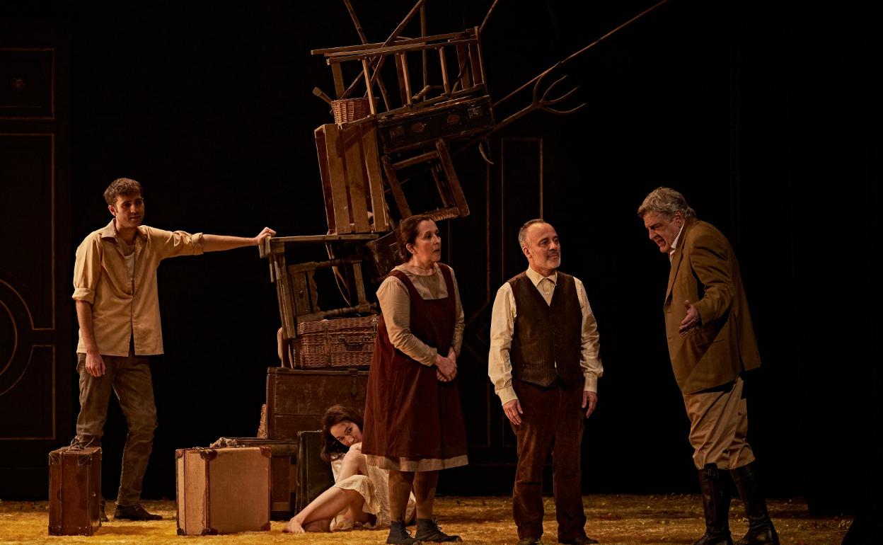 El clásico de Miguel Delibes, 'Los santos inocentes' recala bajo la dirección de Javier Hernández Simón los días 28 y 29 de octubre, con un reparto encabezado por Javier Gutiérrez.