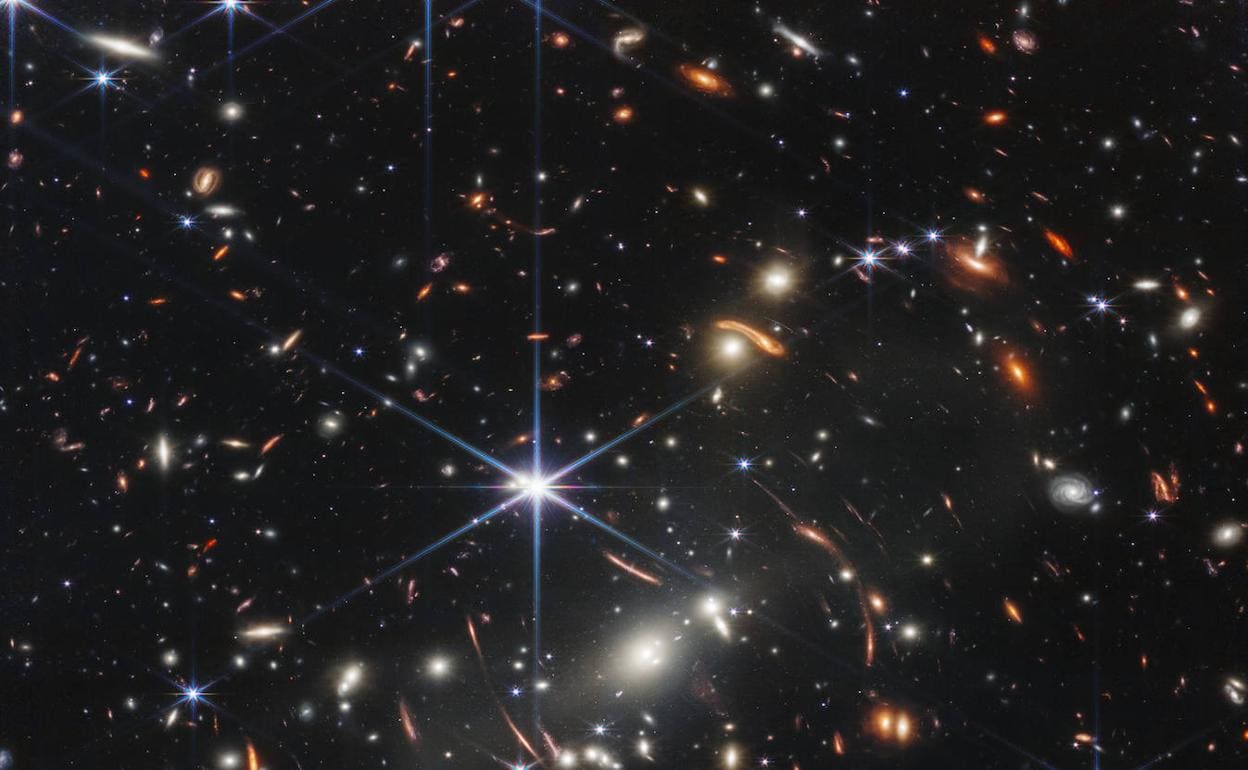 El Primer Campo Profundo del Webb, con alñgunas de las galaxias más antiguas vistas hasta la fecha. 