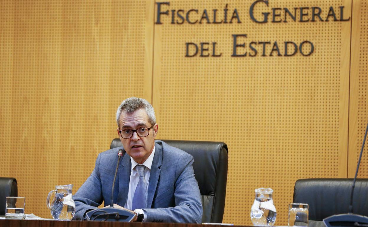 El nuevo fiscal coordinador de Seguridad Vial, Luis del Río, durante su primera rueda de prensa. 