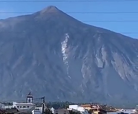 Así fue el desprendimiento en la cara norte del Teide durante la reciente serie sísmica