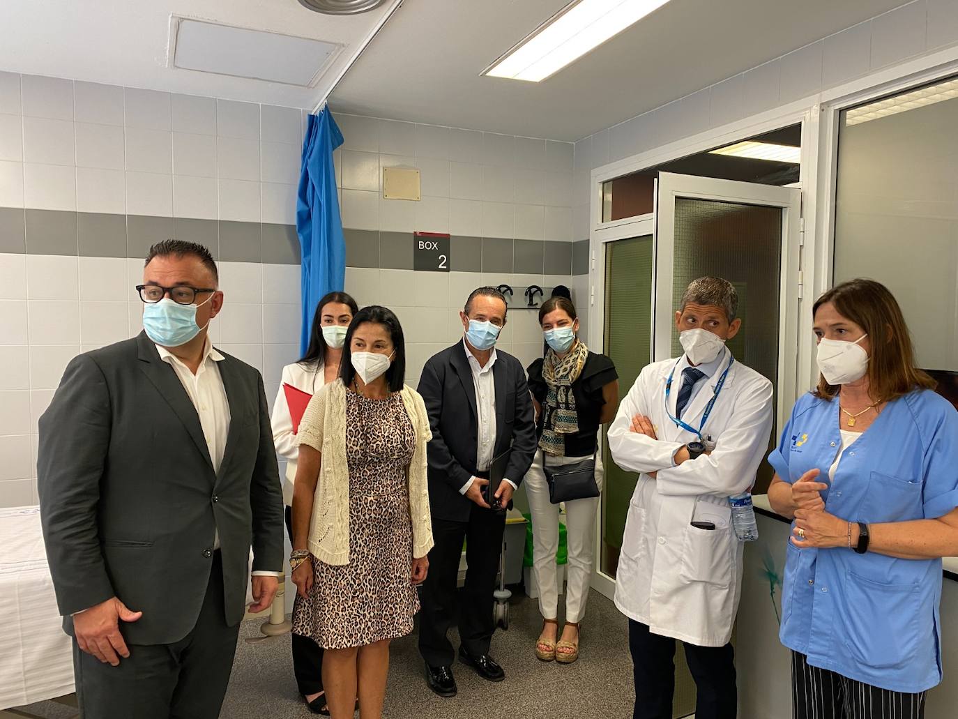 Momento de la visita realizada para conocer esta terapia celular administrada en el Hospital Dr. Negrín. 