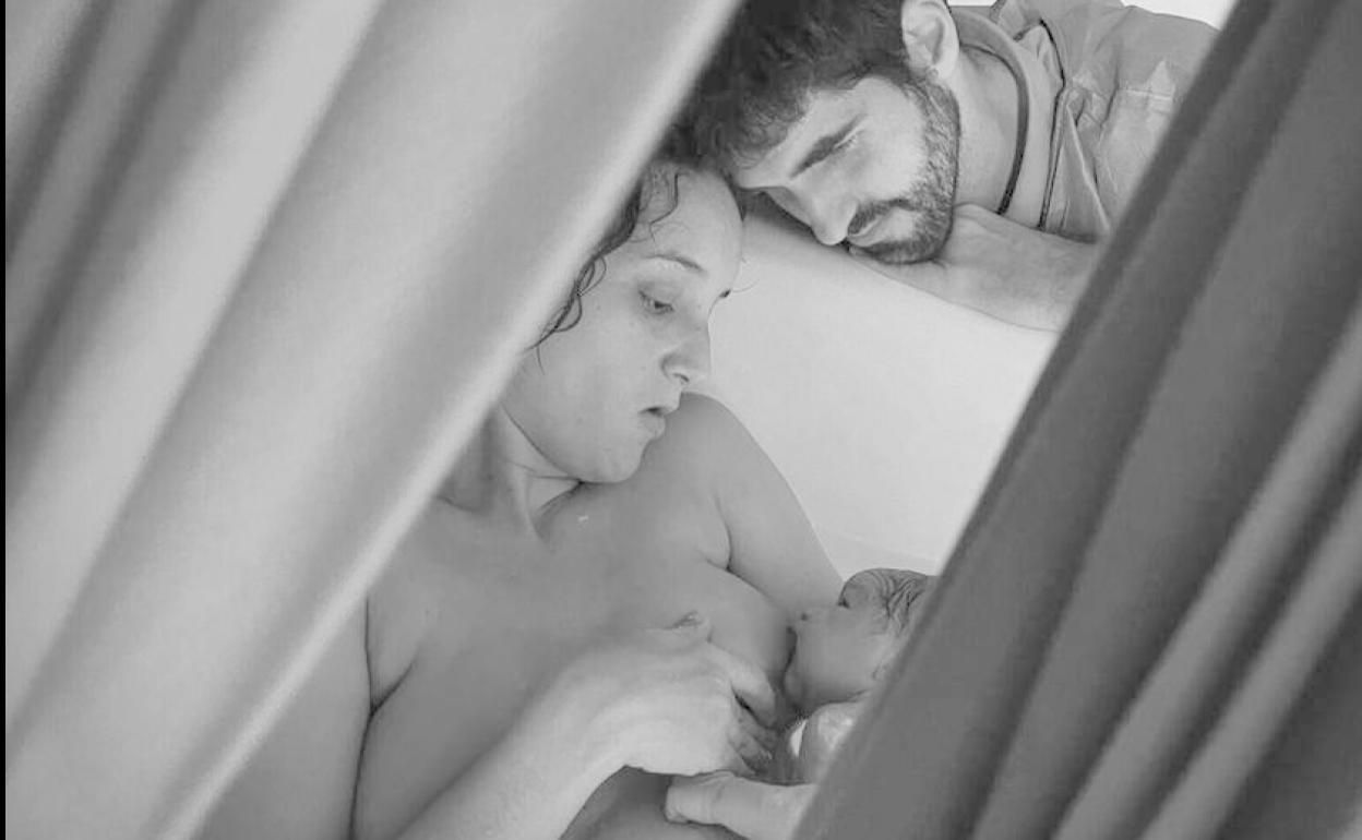 Javier, primer bebé que nace mediante parto en el agua en Vithas Las Palmas. 