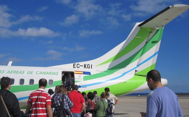 Gracias al REF los residentes canarios tienen bonificado el 75% de los viajes entre islas y con la península. /C7