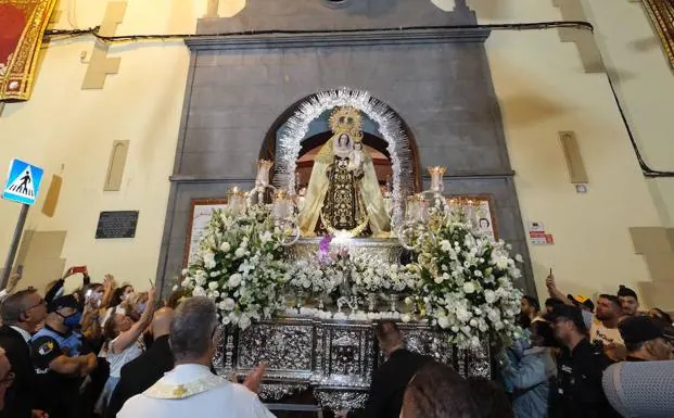 Galería. Multitudinaria procesión del la Virgen del Carmen. 