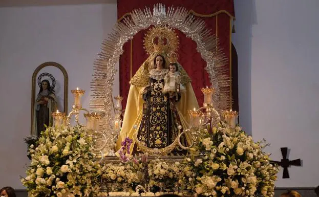 Imagen principal - La emoción se desborda en La Isleta con la Virgen del Carmen