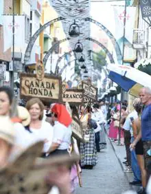 Imagen secundaria 2 - Gáldar sale a la calle por Santiago