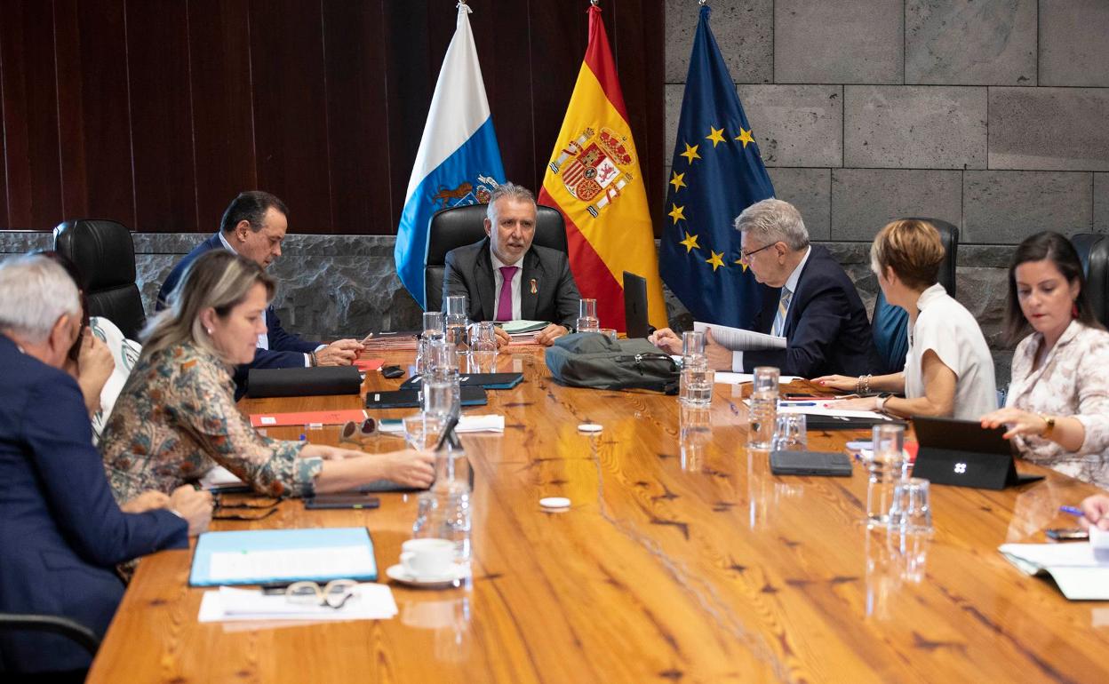 El presidente de Canarias en una reunión del Consejo de Gobierno. 