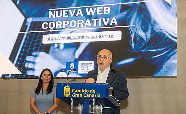 Antonio Morales, presidente del Cabildo grancanario, en la presentación de la nueva web corporativa. 