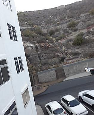 El agua corrió por esta ladera. 