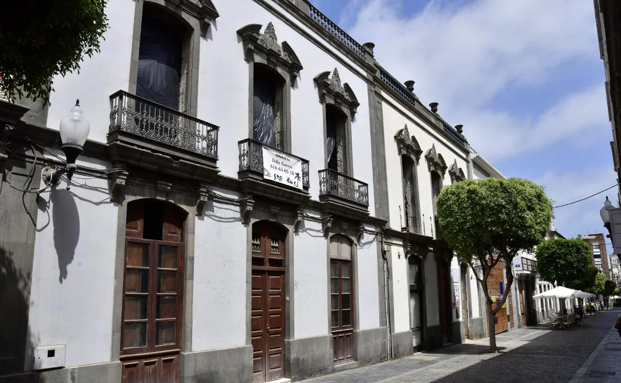 Imagen de este jueves de la fachada del inmueble de Pérez Galdós. 