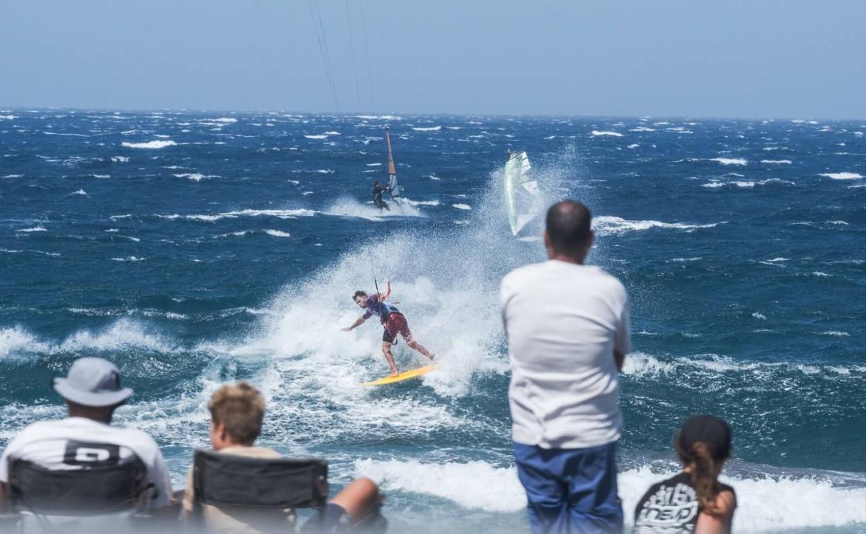 Imagen de la prueba que acoge la playa de Vargas. 