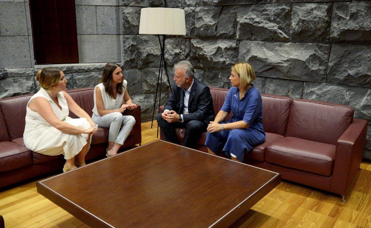 La ministra Irene Montero visitó este viernes las islas. 