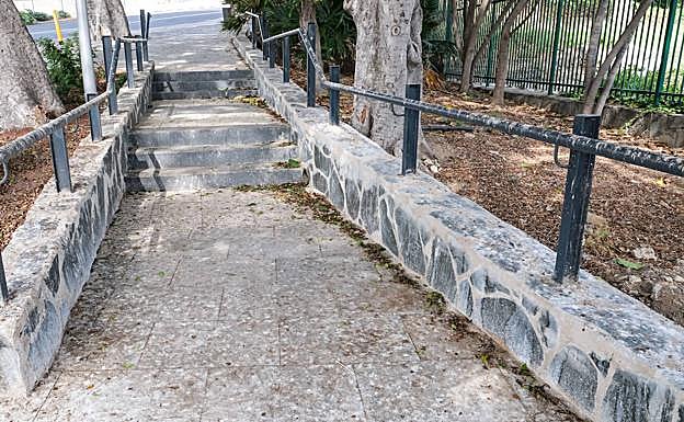 Imagen principal - Bello pide más limpieza para el parque capitalino. 