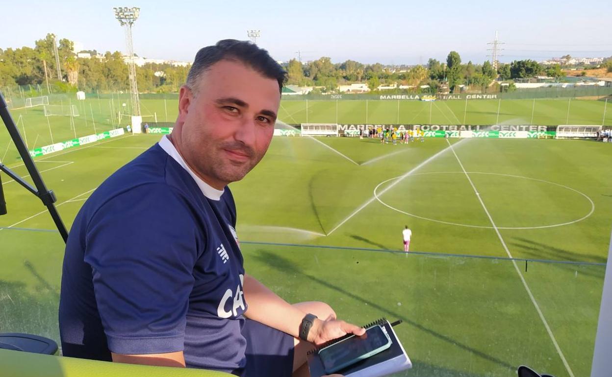 Diego Pérez, fotografiado en las instalaciones del Marbella Football Center. 
