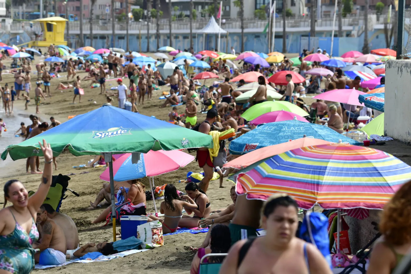 Fotos: Domingo de playa para huir del calor